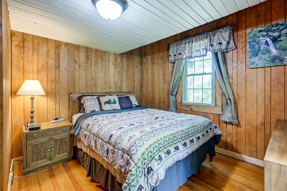 Historic Sapphire Cabin w/ Porch, Updated Interior view 5