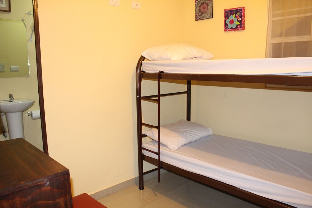 Habitaciones Zona UCA view 5