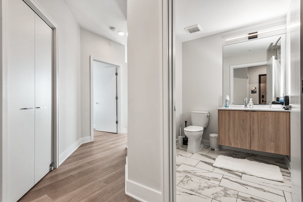 West Loop 3x 2BR Walk to Dining Gym Terrace