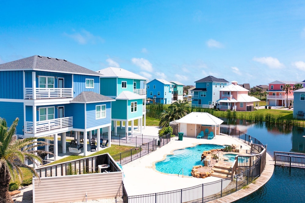 Chancla - Pet Friendly! Community Pool!