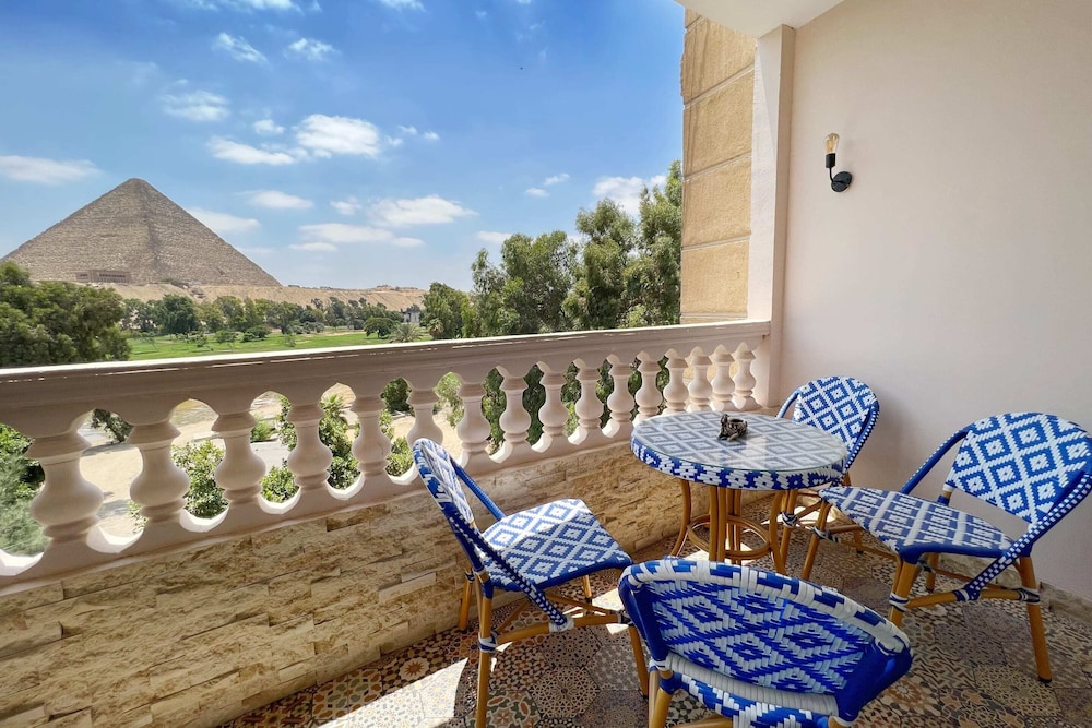 Xuru Stays I Spellbinding 2 BDR Apt. At The Giza Pyramid's Doorstep