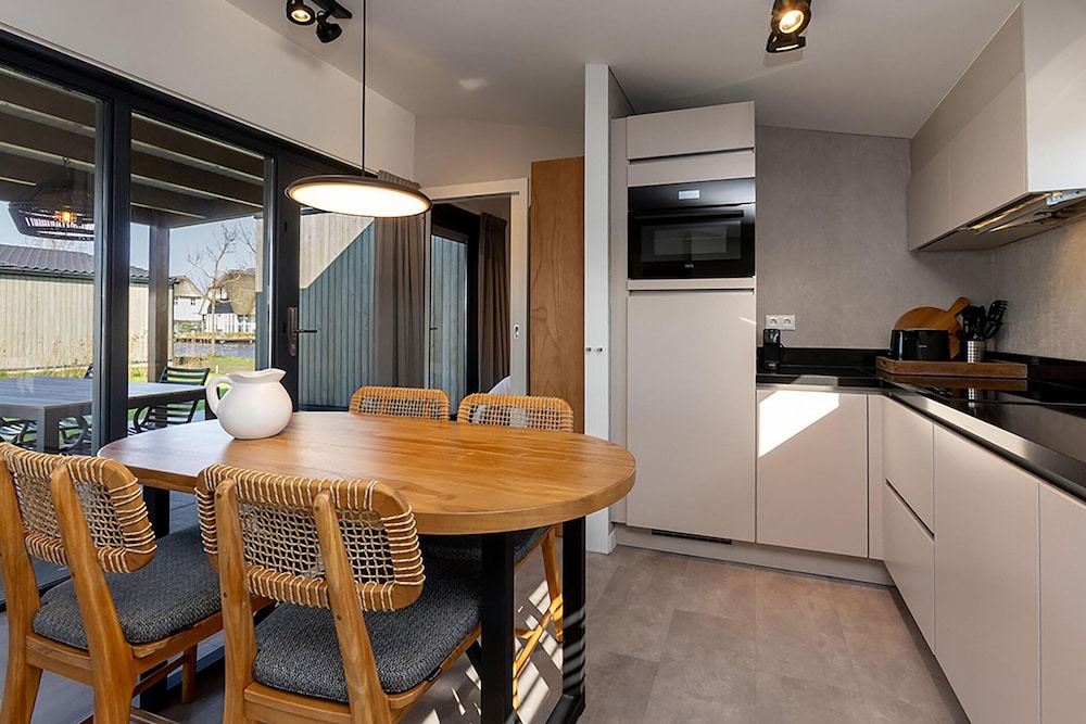 Docklodge Stay by the Water
