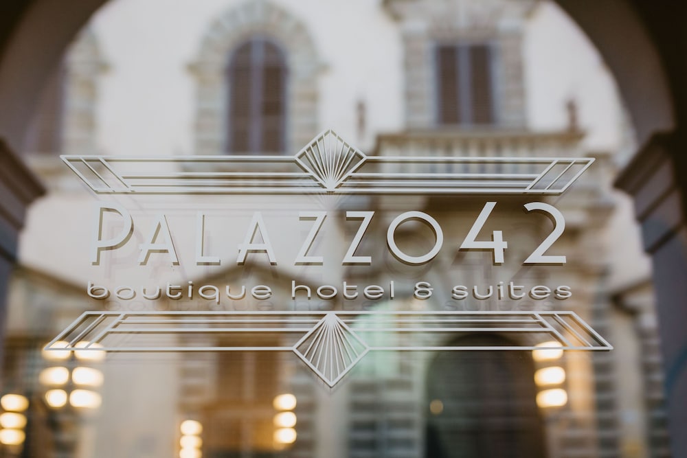 Palazzo 42 view 3