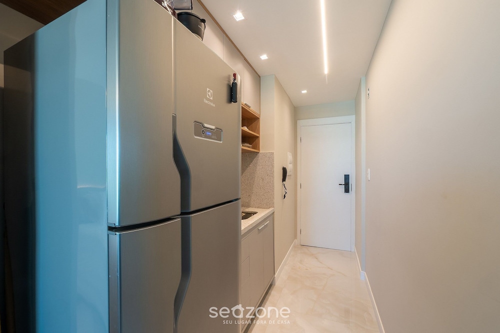 Oceanfront Studio in Condominium Ops0337