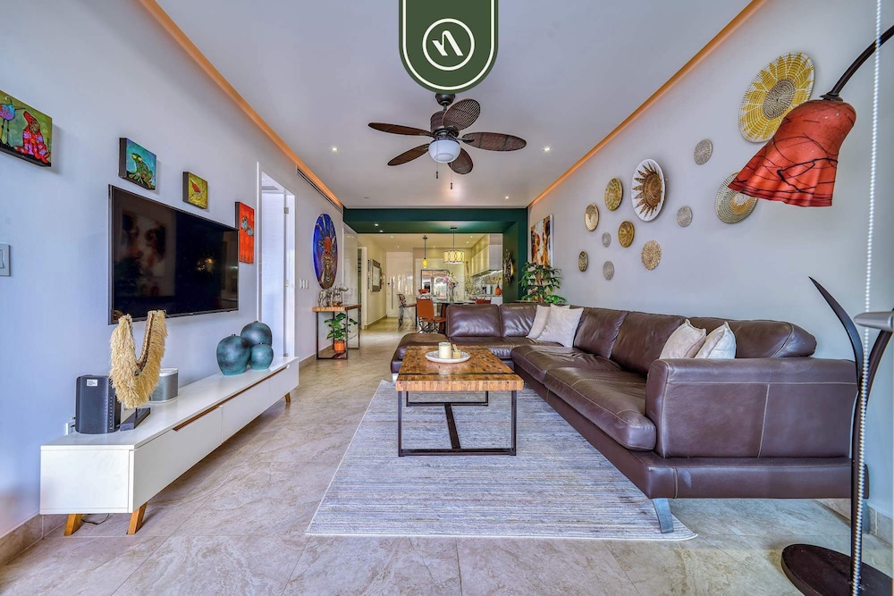 Stunning 2 BR Condo in Romantic Zone - Pool