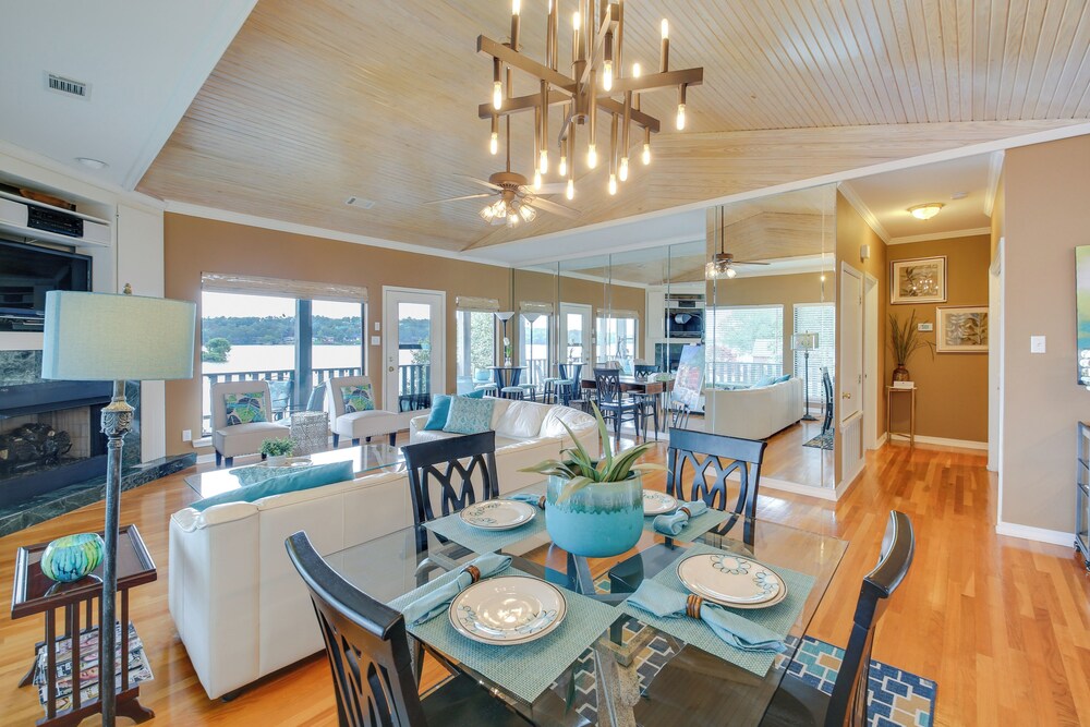 Lake-view Balcony: Hot Springs Penthouse! view 4