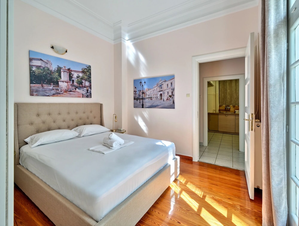 Elegant Apartment in Parliament Square