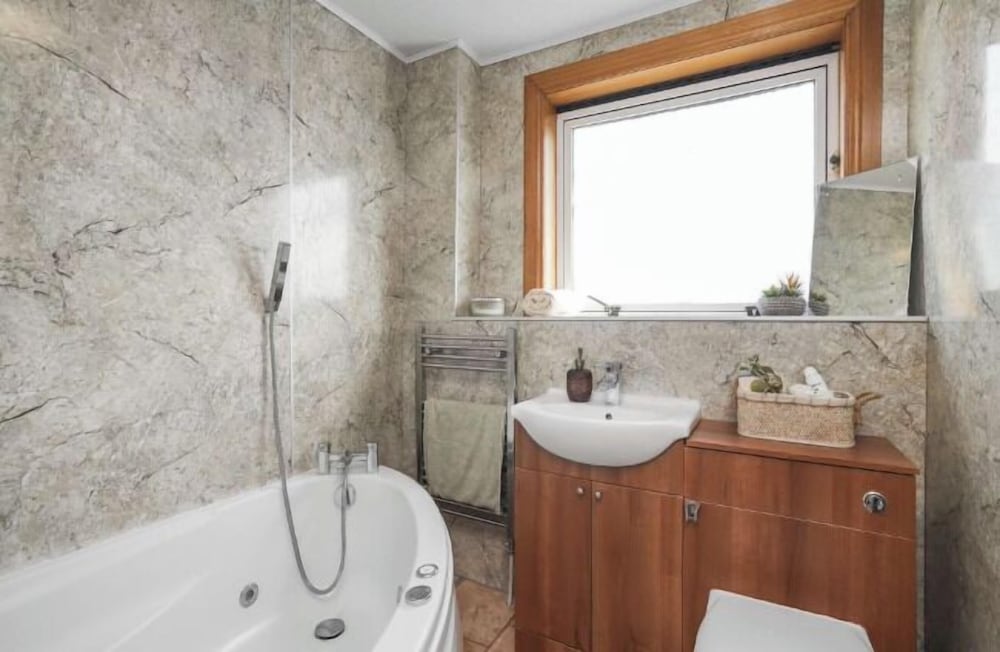 2-Bedroom Home with Parking and Garden