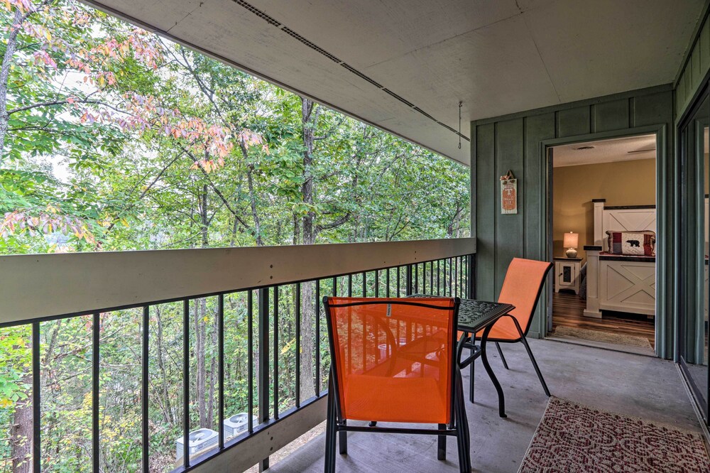 Pigeon Forge Condo w/ Balcony: 5 Mi to Attractions view 2