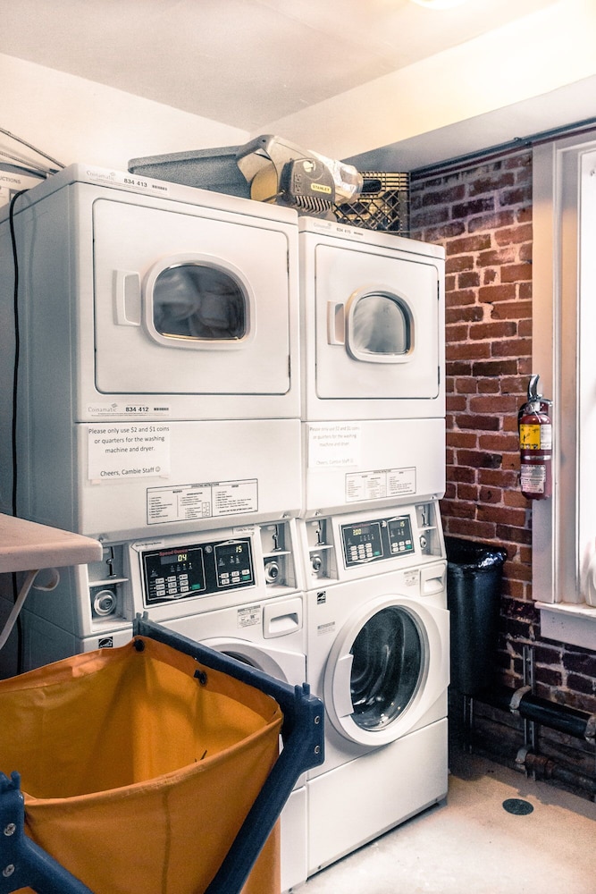 Cambie Downtown Hostel