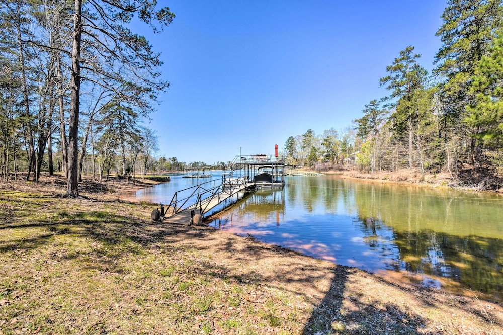 Georgia Getaway w/ 2-story Dock By Lake Hartwell - Property Image 12