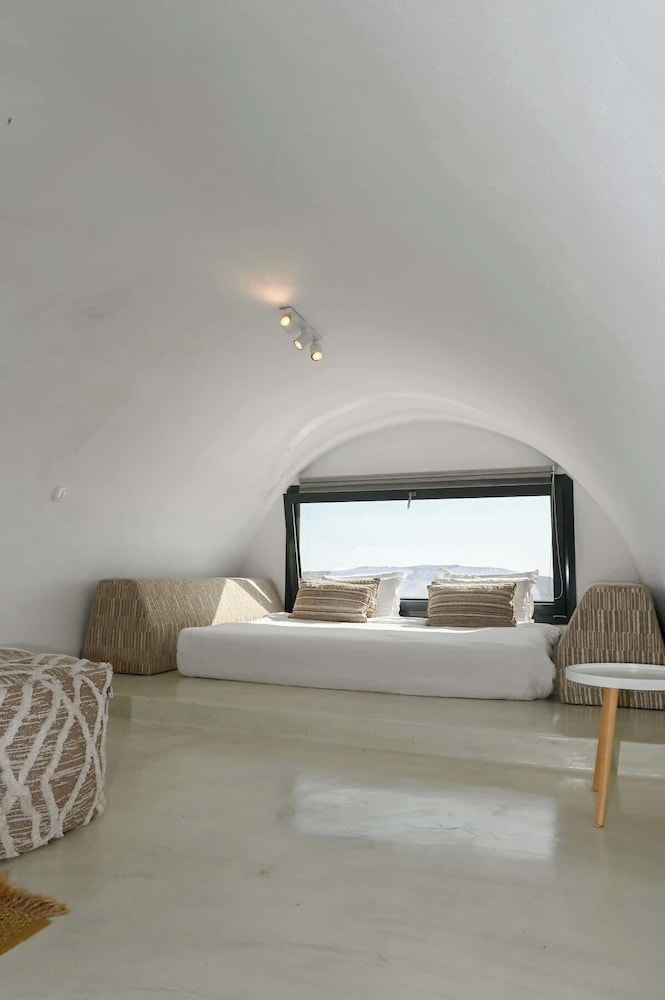 Amphora Thalassa Seaview Gem w Private Jacuzzi