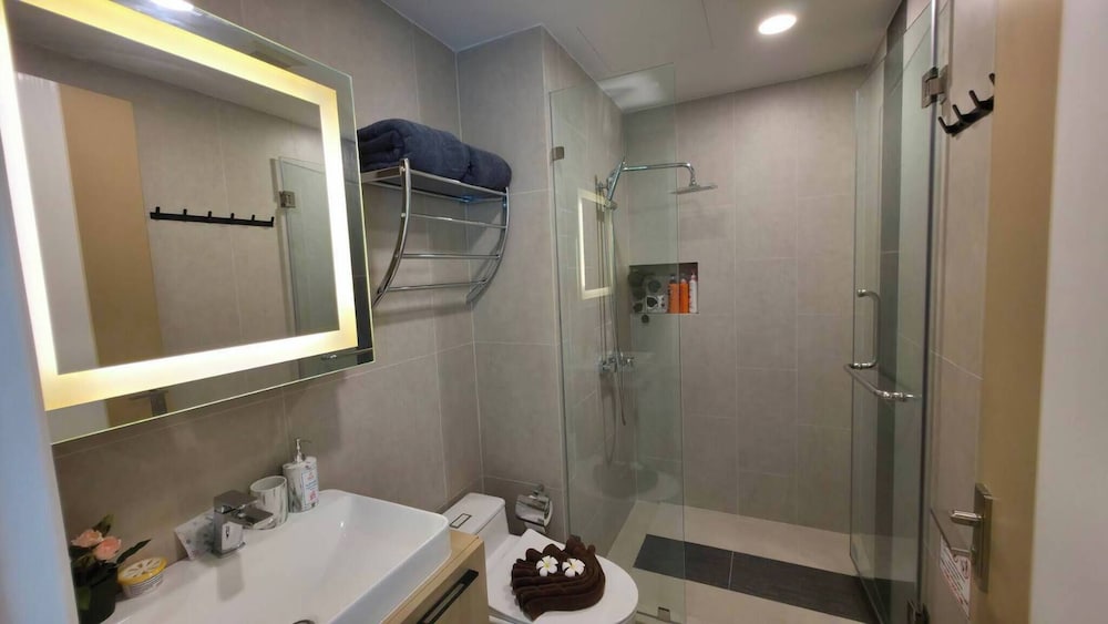 Room-a301- 1 Bedroom Corner Condo Forest