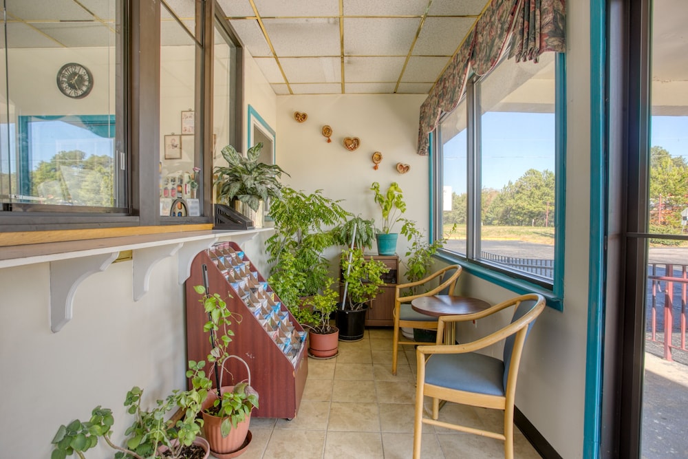Travelers Inn By OYO, Templeton VA view 5