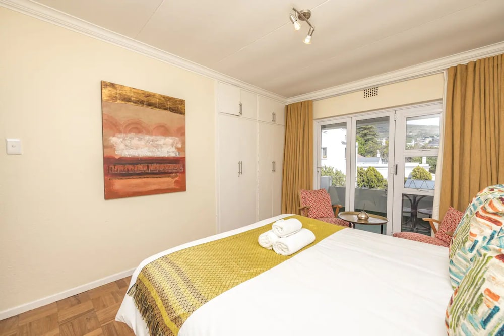 Vibrant and Safe 2 Bedroom Apartment view 3