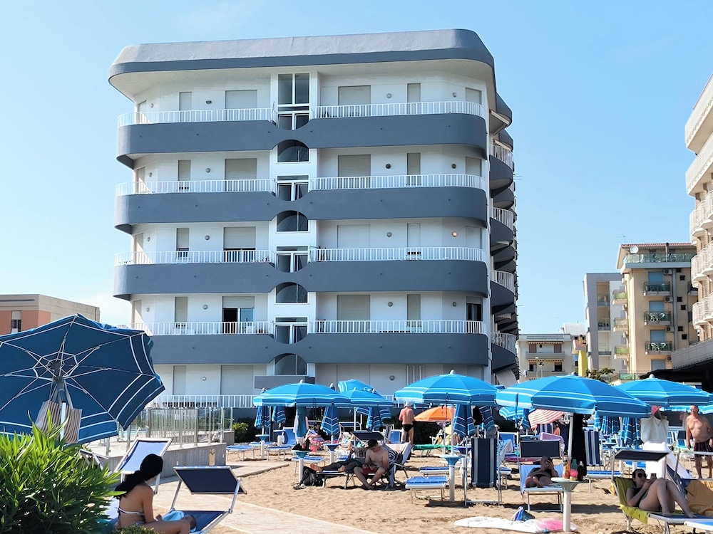 Apartment With sea View and Balcony in Jesolo