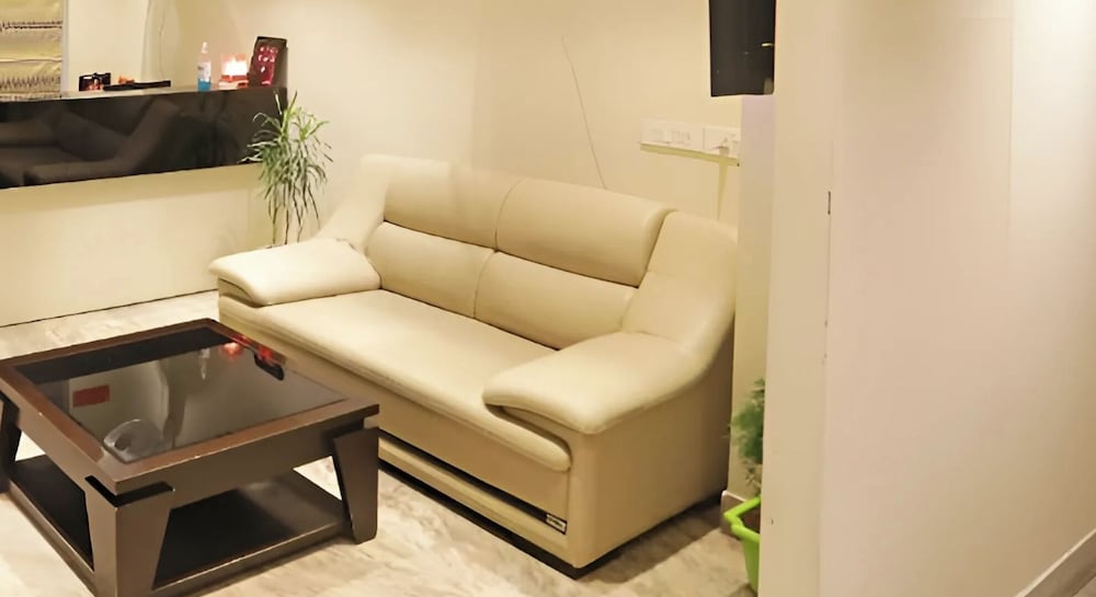 Hotel GoodLuck House Near Delhi Airport