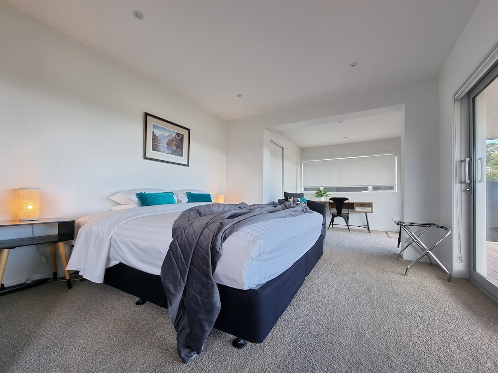 Fabulous Milford 1BR With Views & SkyTV view 2