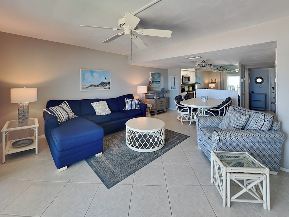 Barry Palm 202 by Distinctive Beach Rentals