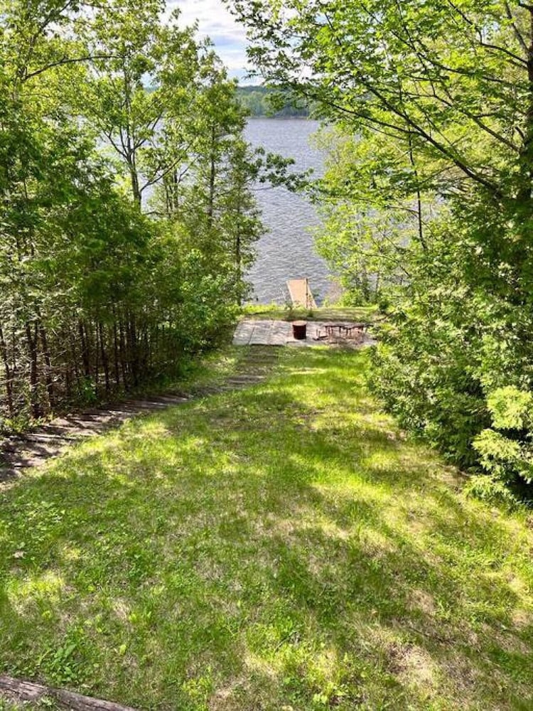 Marmora Hideaway - Peaceful Cottage w Wi-fi Clearwater