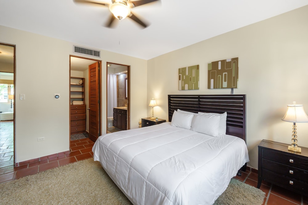 Family Villa Oleana Waterviews Oceanfront With Water and Generator
