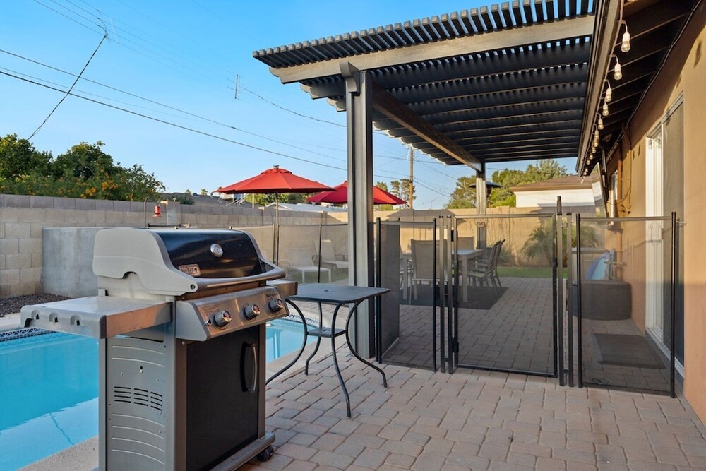 Old Town Scottsdale Getaway w/ Backyard Oasis! view 5