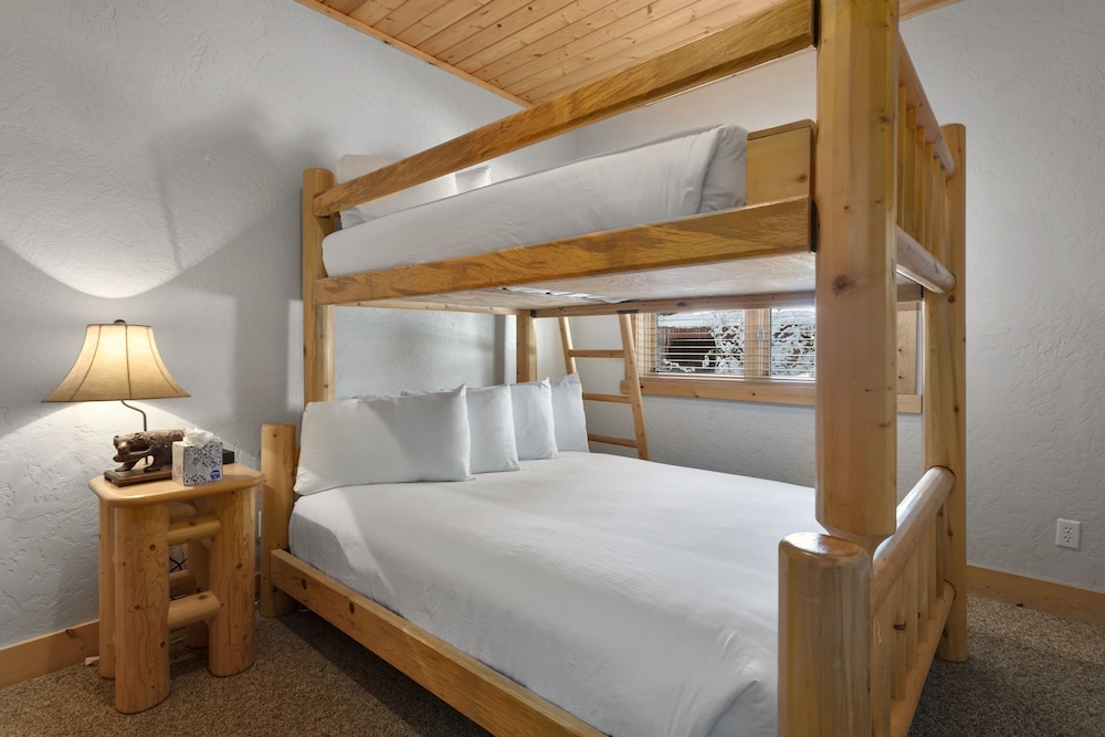 Bristlecone at Deer Valley Resort - Three Bedroom Condo with Hot Tub #503 3 Condo
