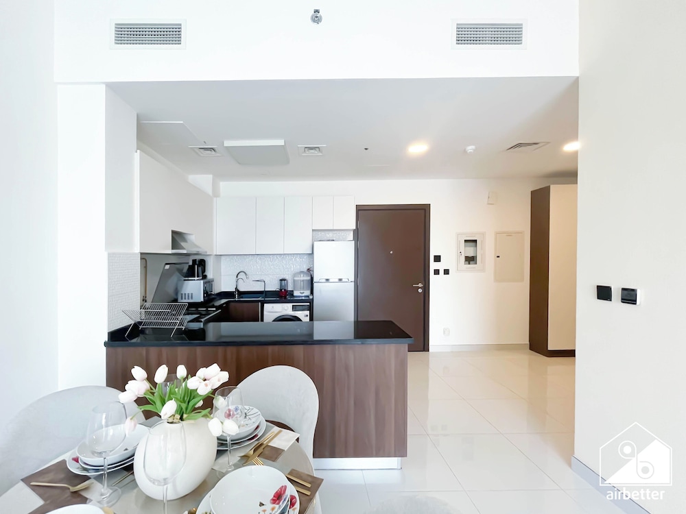 Bright 2bed Family Home: Pool, Gym & Kids Play