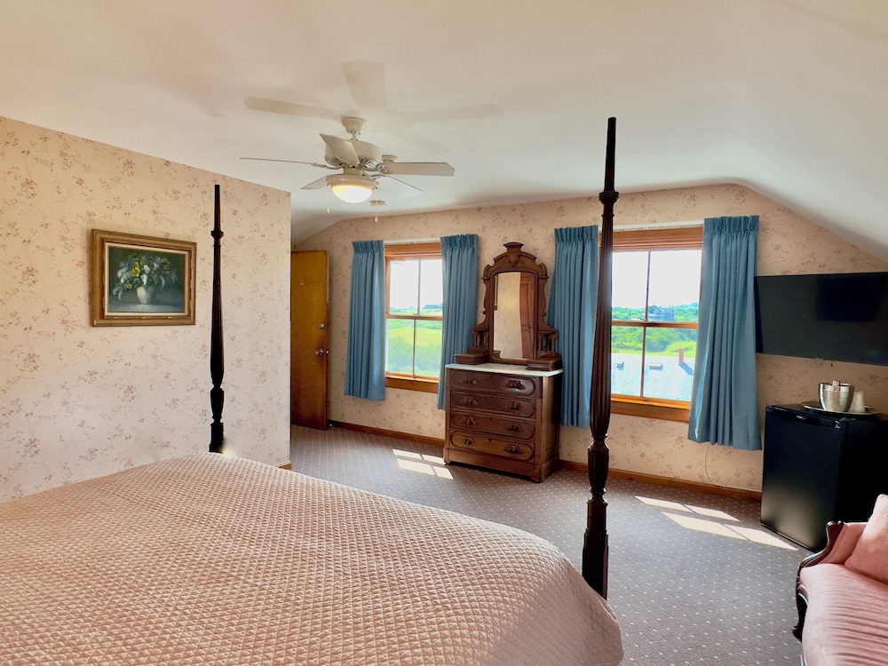 Rose Farm Inn