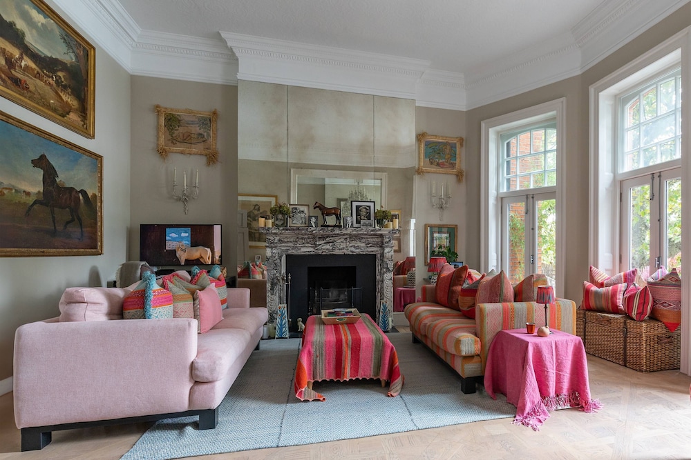 Chelsea Embankment III by Onefinestay