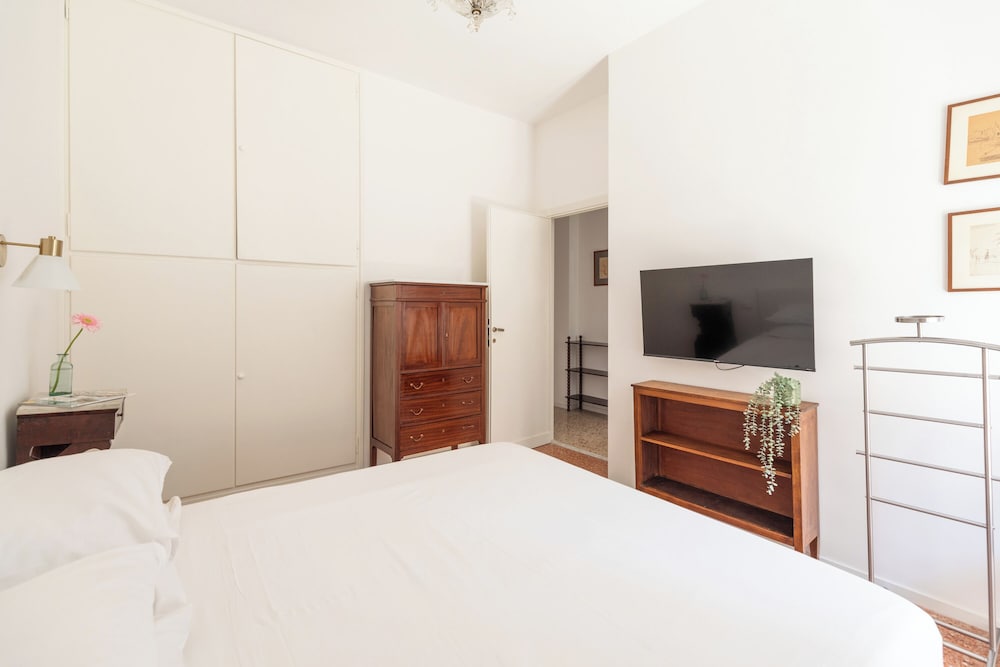 Bright And Spacious Family Apartment In Parioli