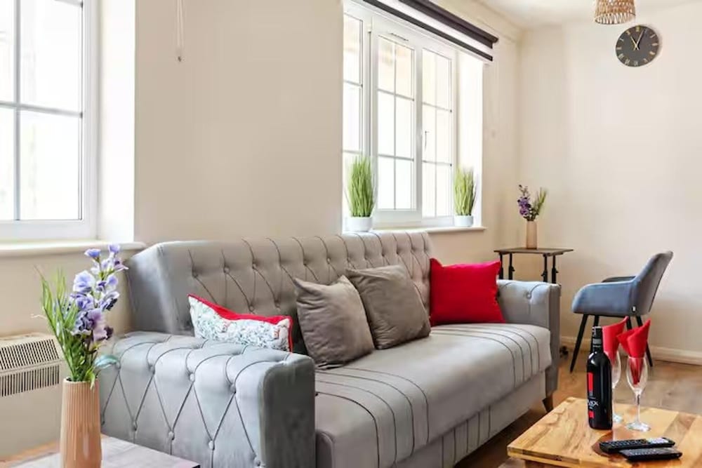 Leicester1br-wifi-modernapt-kitchen-sleeps2