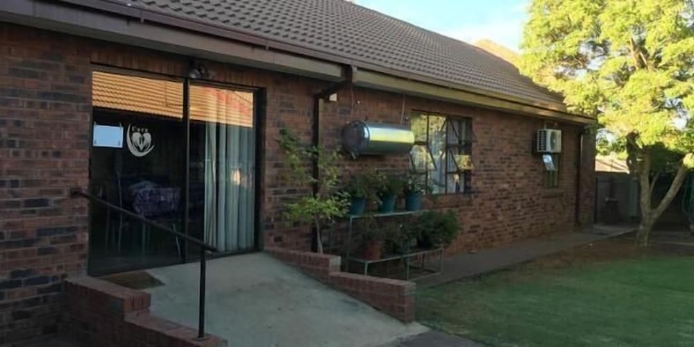 Hotel Cura Lodge - Image 1