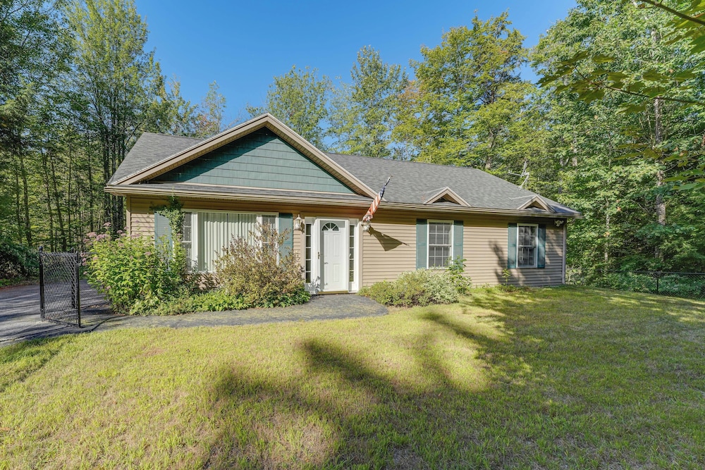 4 Mi to Long Lake! Secluded Haven w/ Fenced Yard