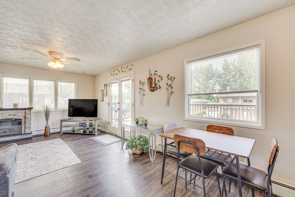 5 Mi to State Park: Mtn-view Apt in Anchorage