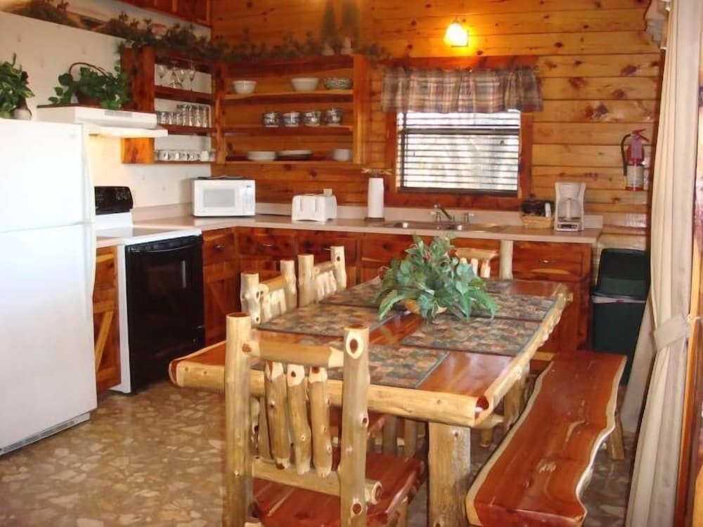 Lake Shore Cabins on Beaver Lake