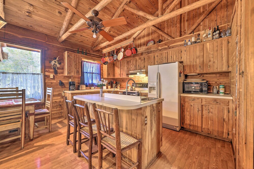 Rustic Canyon Lake Cabins w/ Hot Tub on 3 Acres - Property Image 22