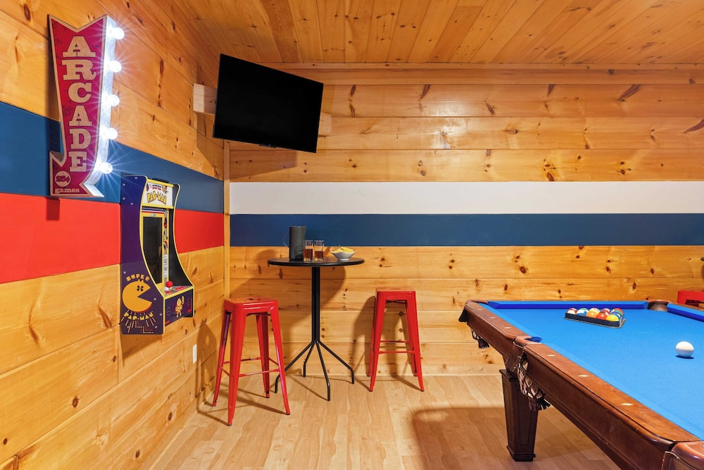 Yesteryear by Avantstay Hot Tub, 360 Deck Views and Game Room Easy Access