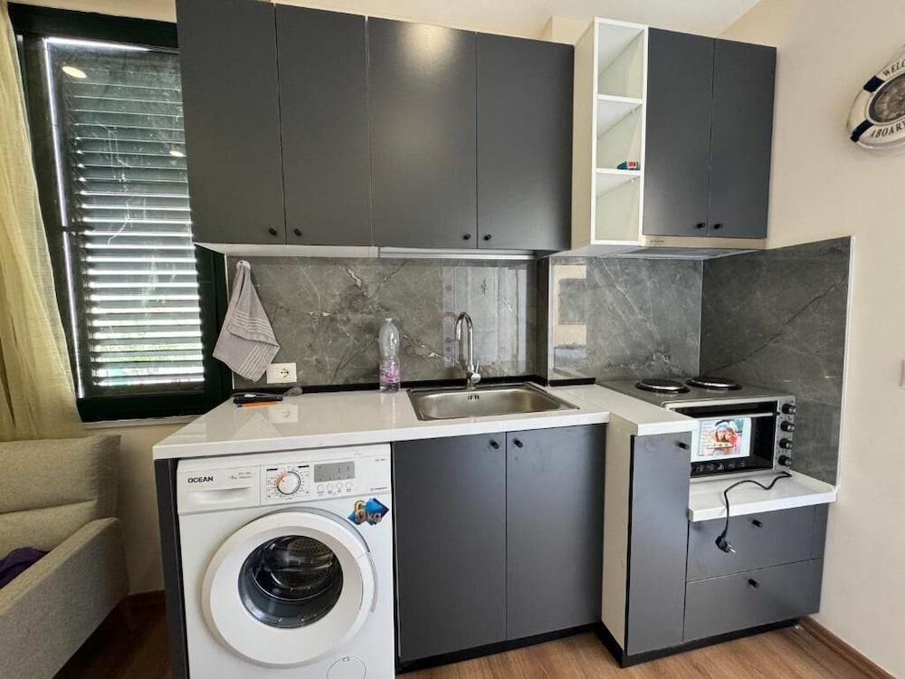 Tirent Apartment - Cozy Bedrooms Stay by Golem Beach.