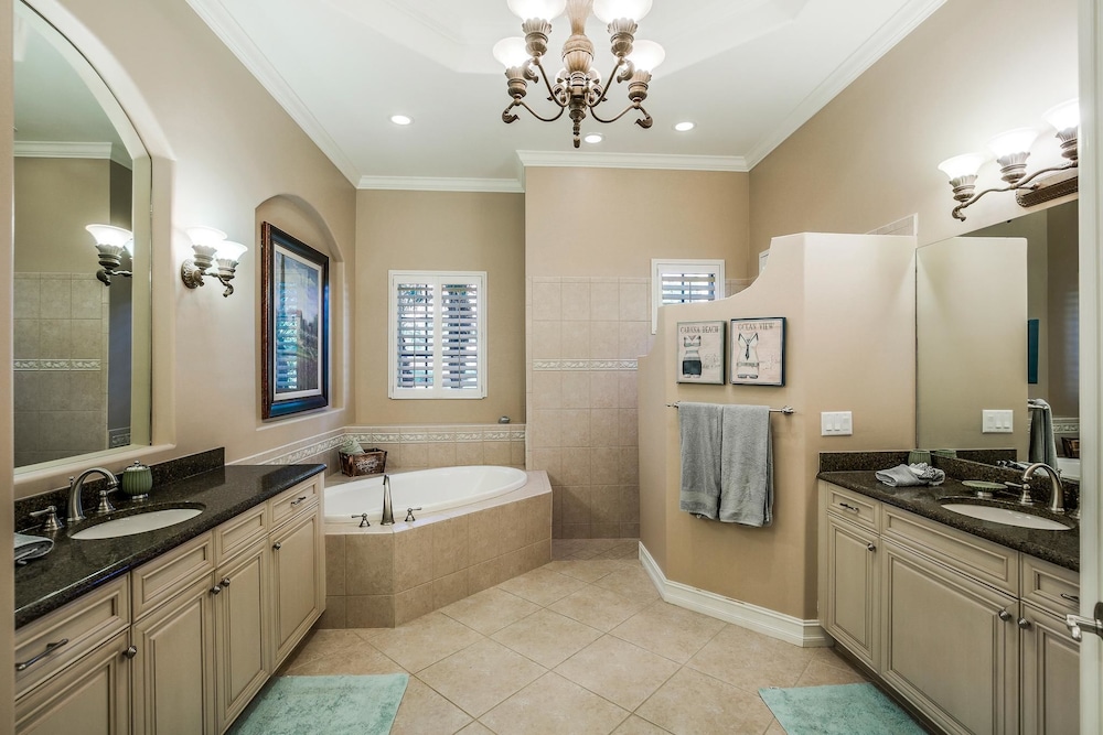 MAJ8978 4 Bedroom Holiday Home by Marco Naples Vacation Homes