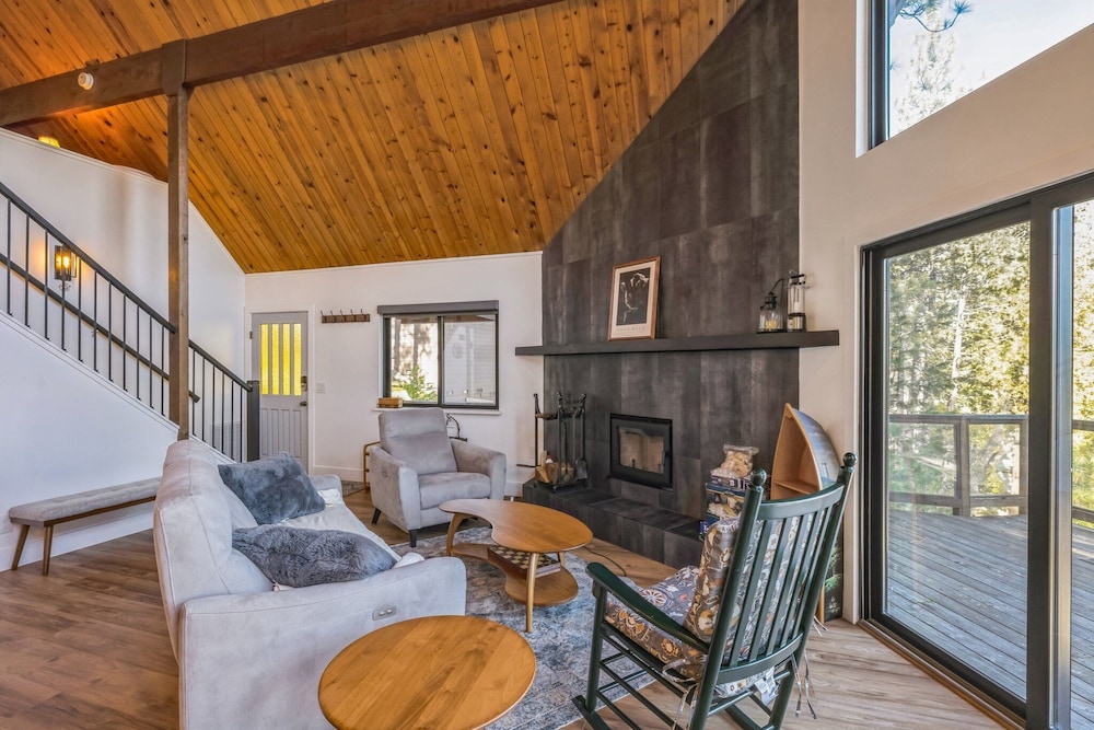Golden Peak Cabin 3 Bedroom Home by Yosemite Region Resorts