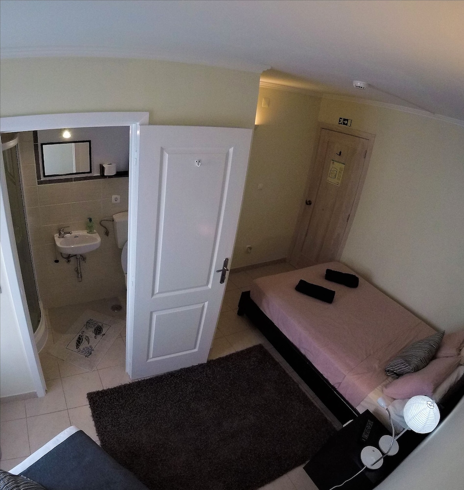 Peniche Surf Lodge - Hostel