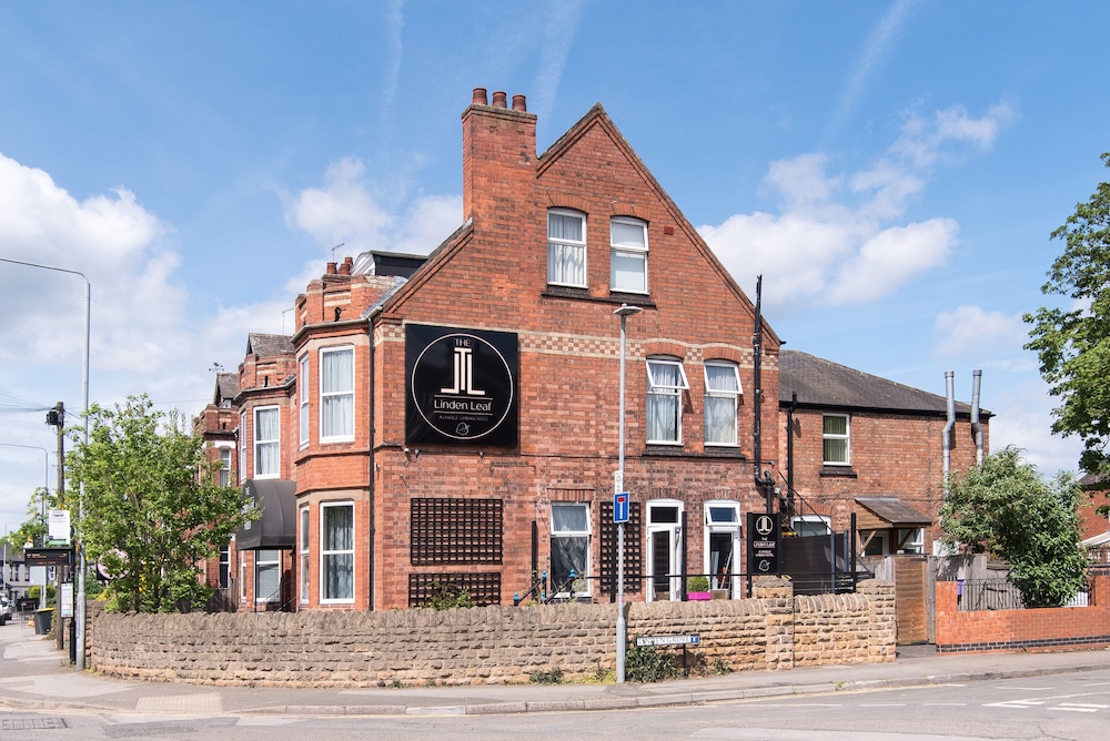 The Linden Leaf Rooms - Classy Studios