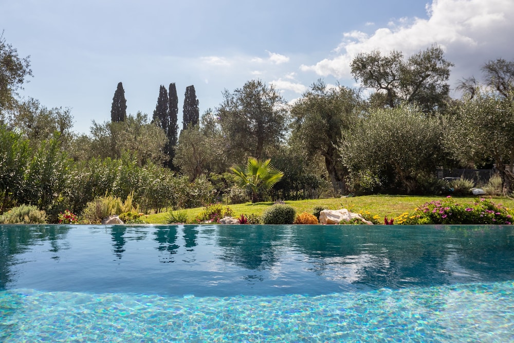Mateo Stone Villa in Kato Korakiana