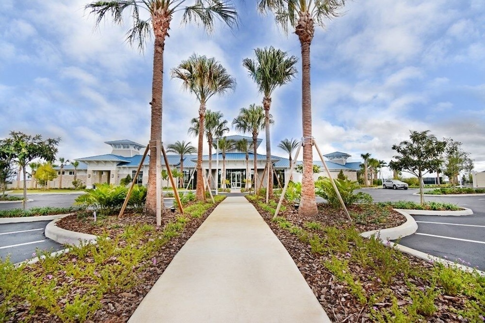4404WI- Windsor Island 8 Bedroom House 8 Home by RedAwning