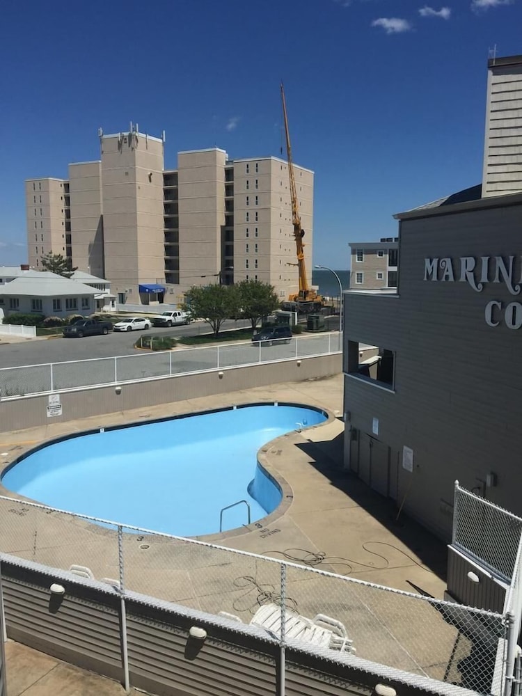 Mariners Court 206