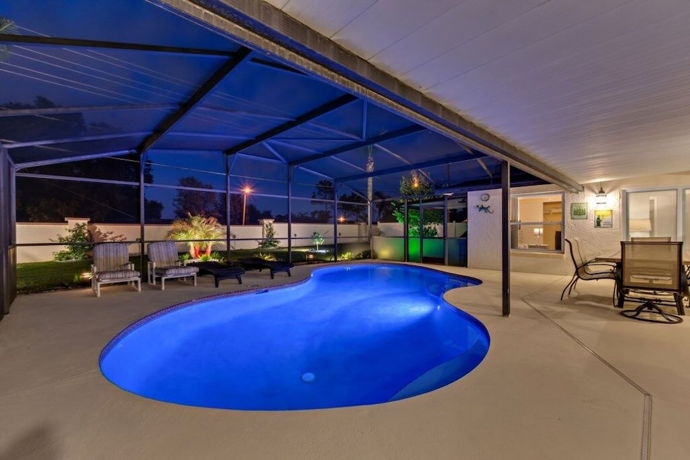 Relaxing Indian Ridge Home W/ Pool, Near Disney & More 4 Bedroom Villa
