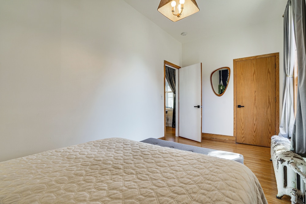 Saint Paul Vacation Rental Near Shopping & Dining!