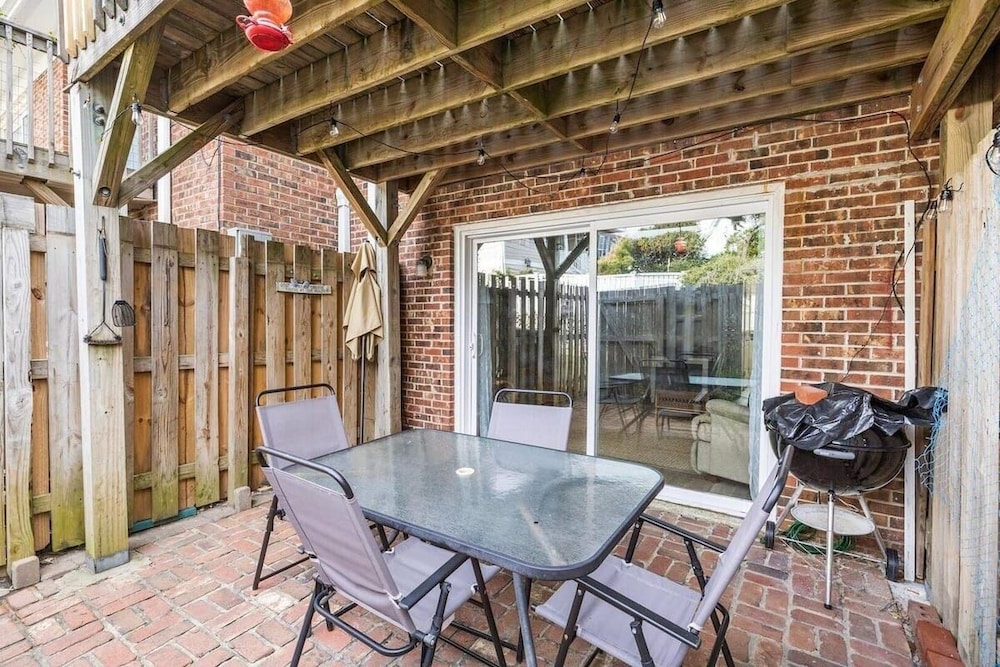Dreamy Vacation Smart-home By The Beach 2 Bedroom Home by RedAwning view 4