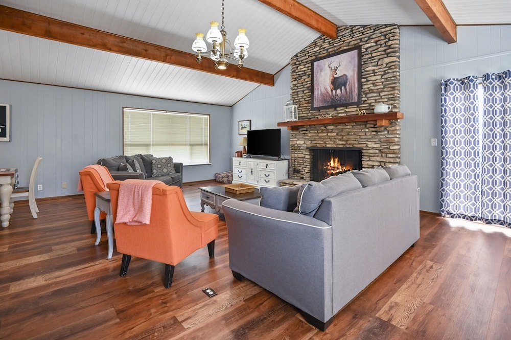 Hill Top Cottage - Dog Friendly 4 Bedroom Home by RedAwning view 3